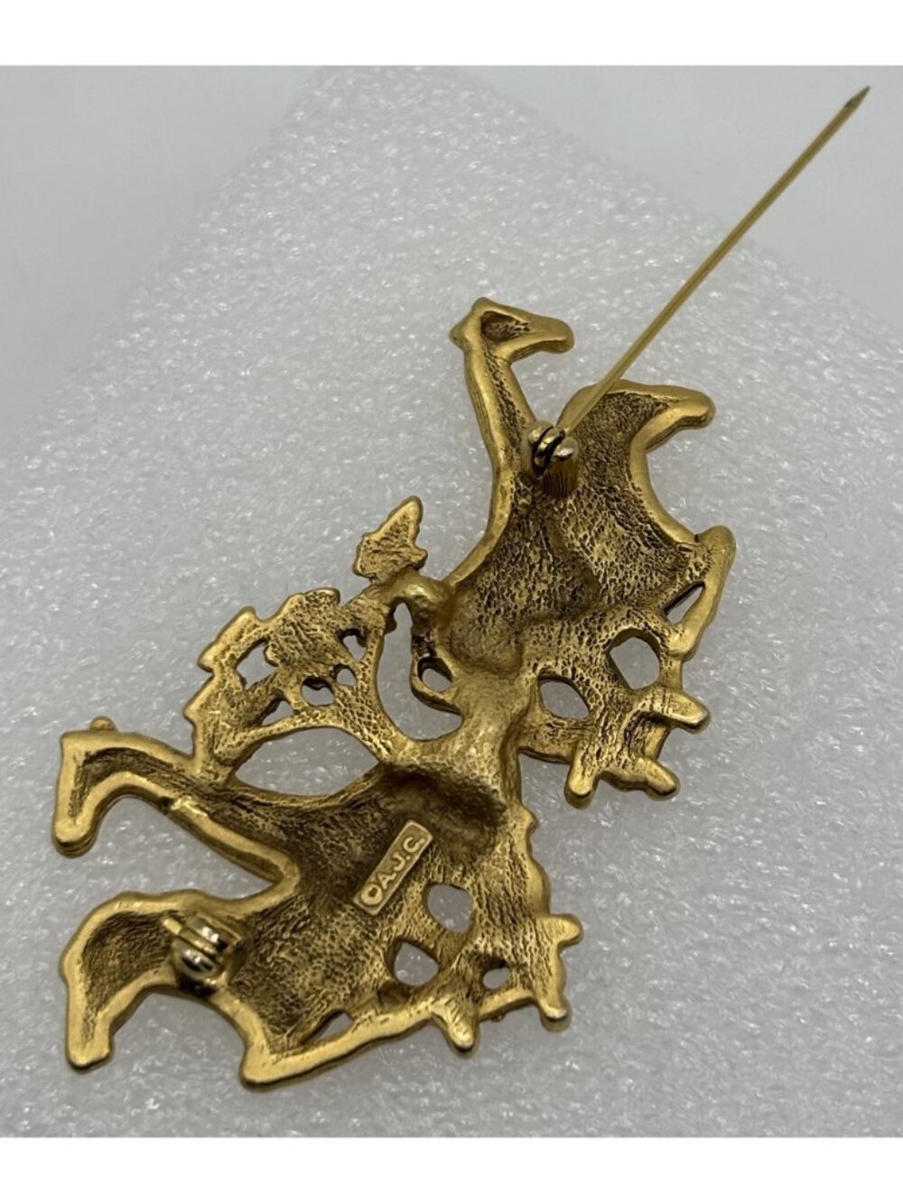 Vintage AJC Safari Stampede Brooch Pin 1970s or 80s Gold Tone Dimensional Signed - Picture 14 of 16